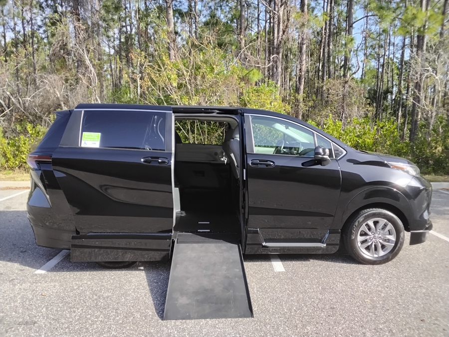 Black Toyota Sienna image number 2