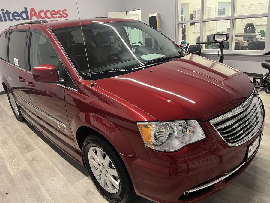 Used 2016 Chrysler Town and Country Touring - BraunAbility Side Entry Fold Out Automatic Ramp