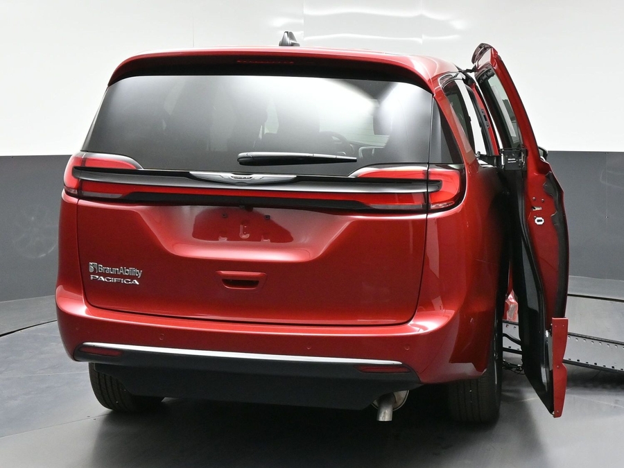 New 2026 Chrysler Pacifica Select Safety - BraunAbility Side Entry In Floor Automatic Ramp