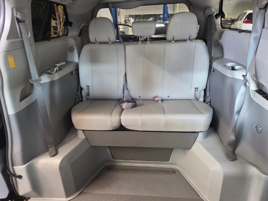Used 2014 Toyota Sienna XLE - VMI Side Entry In Floor Automatic Ramp