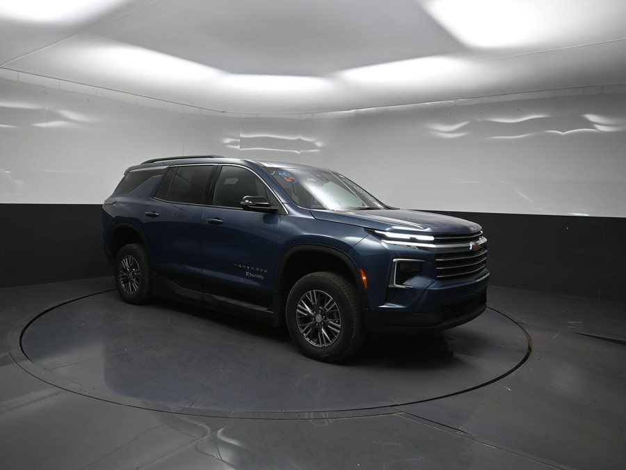 Blue Chevrolet Traverse image number 14