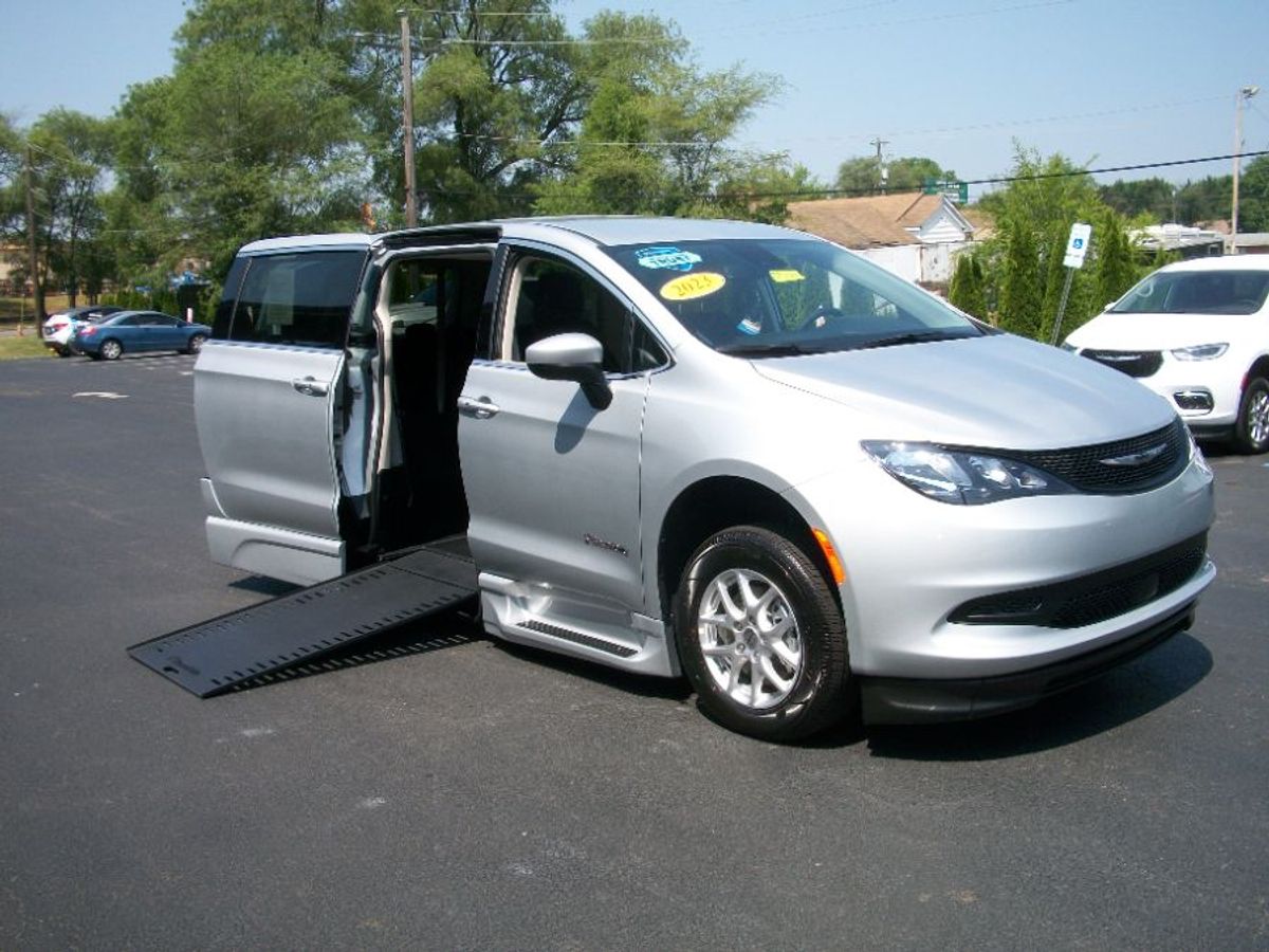 2023 CHRYSLER VOYAGER - Image 6