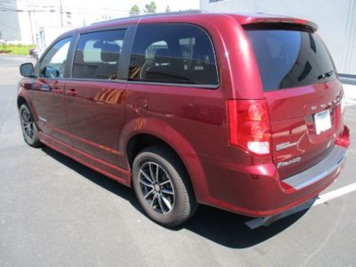 Red Dodge Grand Caravan image number 6