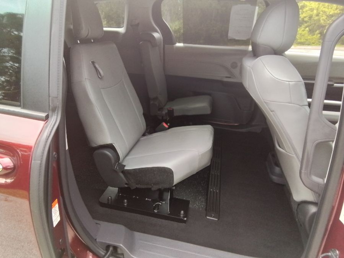 2023 TOYOTA SIENNA - Image 3