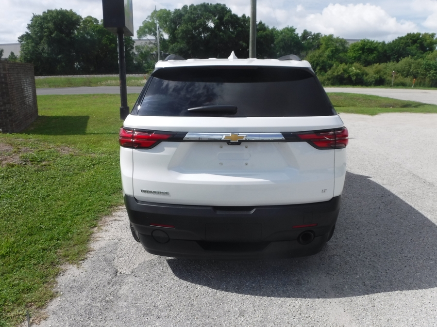 White Chevrolet Traverse image number 7