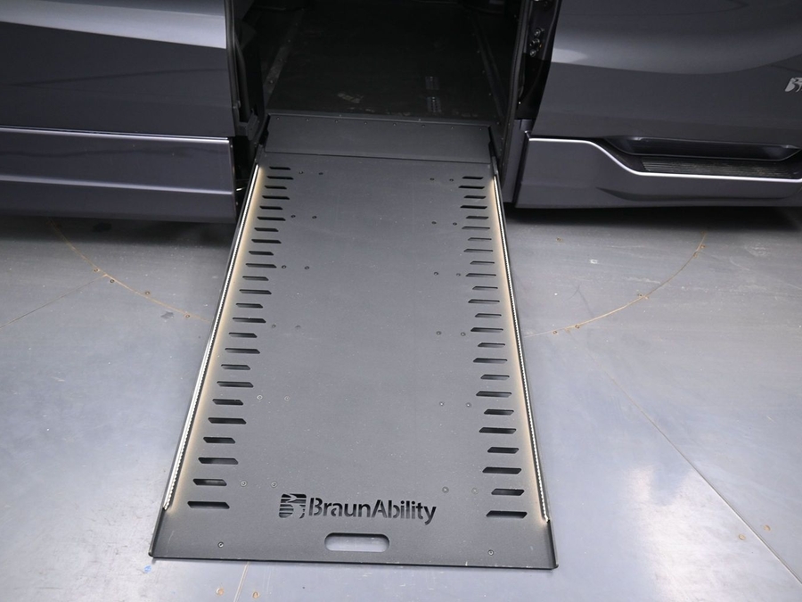 Grey Honda Odyssey image number 14