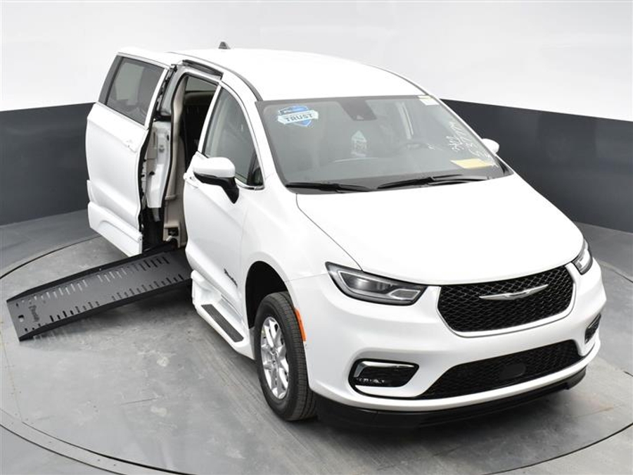 Used 2024 Chrysler Pacifica Touring L - BraunAbility Side Entry In Floor Automatic Ramp