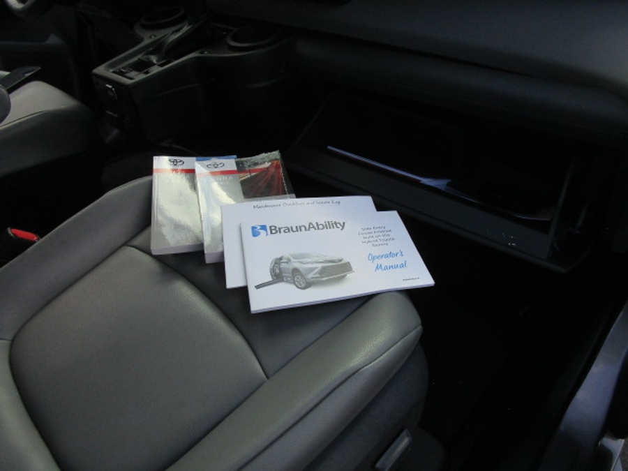 Used 2021 Toyota Sienna Hybrid XLE Base - BraunAbility Side Entry Entry Fold Out Automatic Ramp