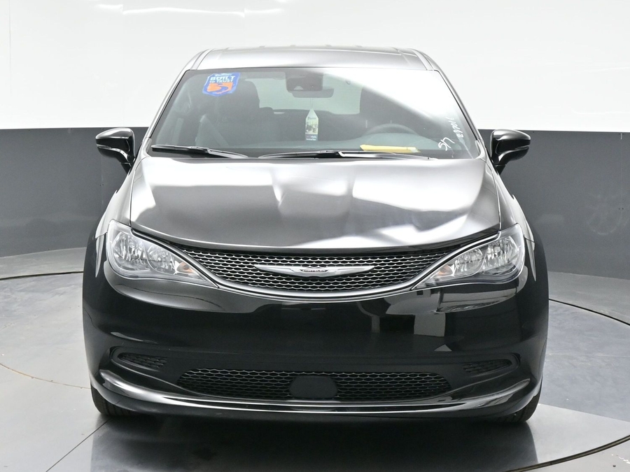 Black Chrysler Voyager image number 18