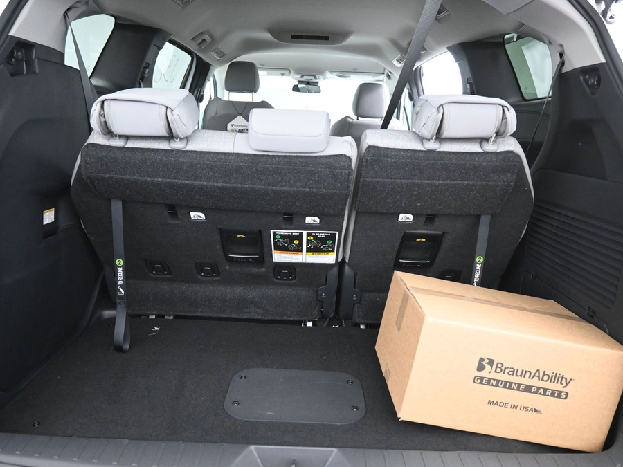 New 2025 Toyota Sienna Hybrid LE - BraunAbility Side Entry Entry Fold Out Automatic Ramp