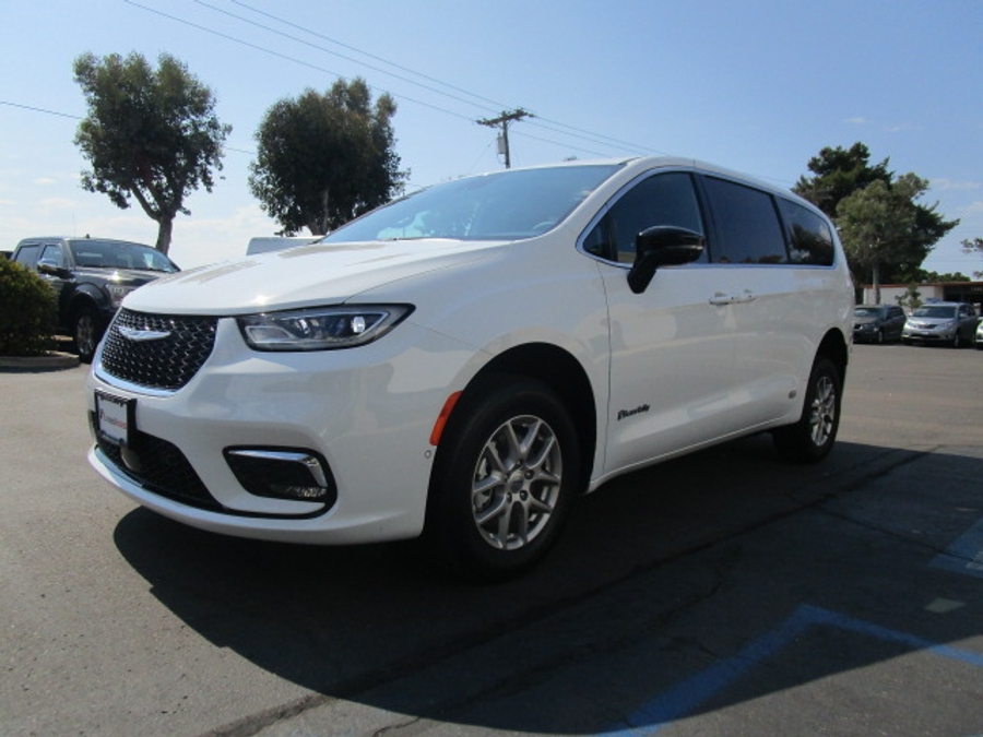 New 2025 Chrysler Pacifica Select Safety - BraunAbility Rear Entry Entry Fold Out Manual Ramp