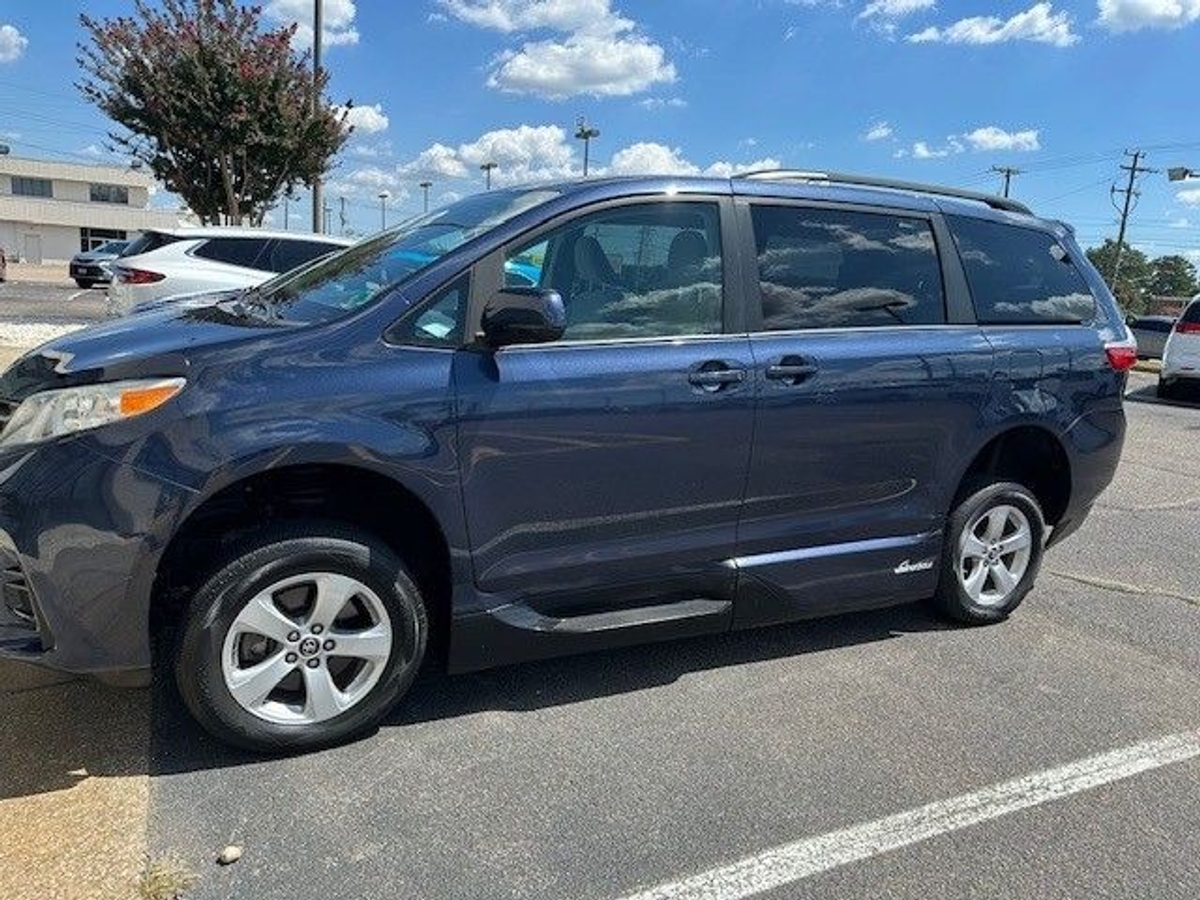 2018 TOYOTA SIENNA - Image 3