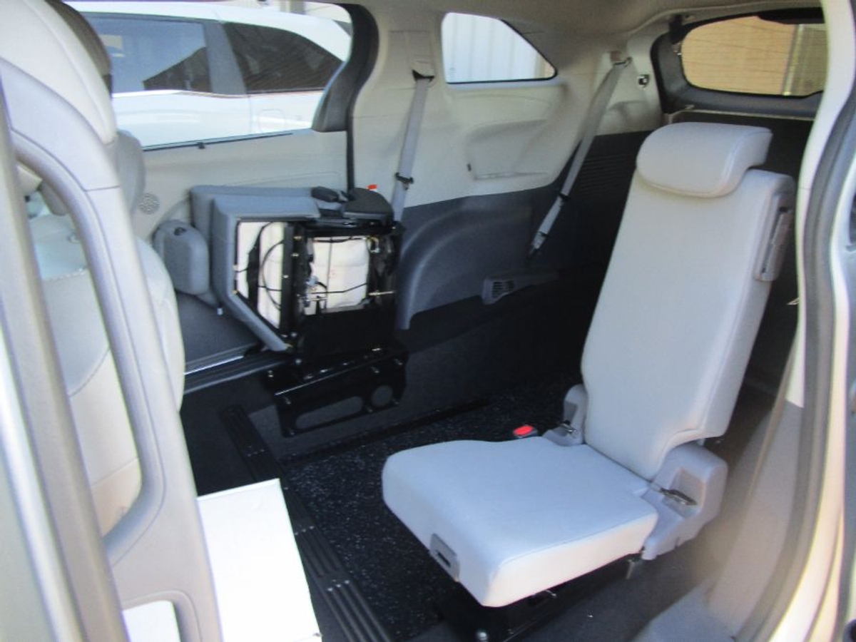 2023 TOYOTA SIENNA - Image 5