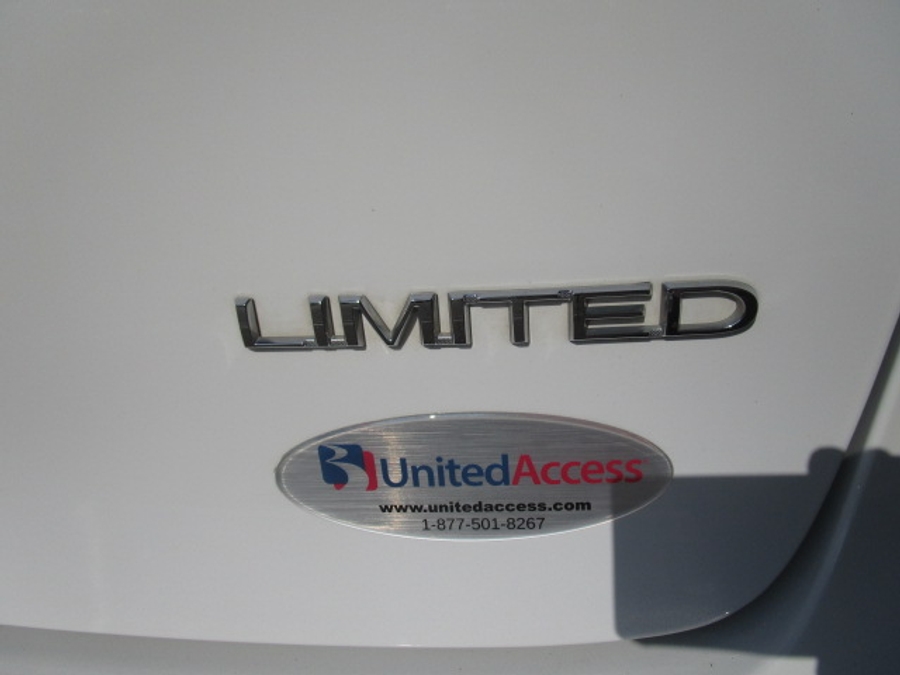 Used 2017 Chrysler Pacifica Limited - BraunAbility Side Entry Fold Out Automatic Ramp