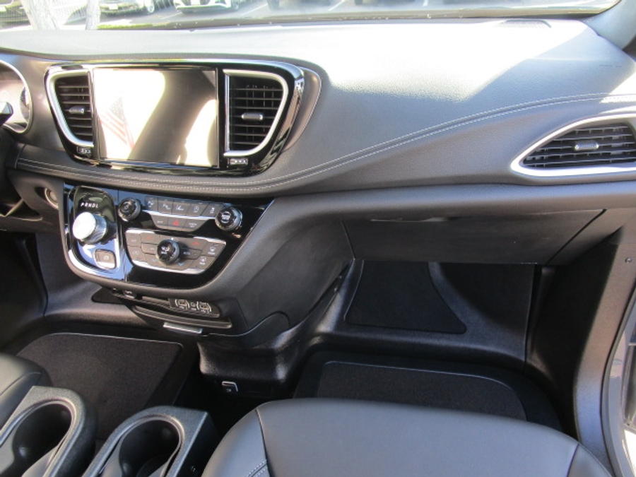 New 2025 Chrysler Pacifica Select Safety - BraunAbility Side Entry Entry Fold Out Automatic Ramp