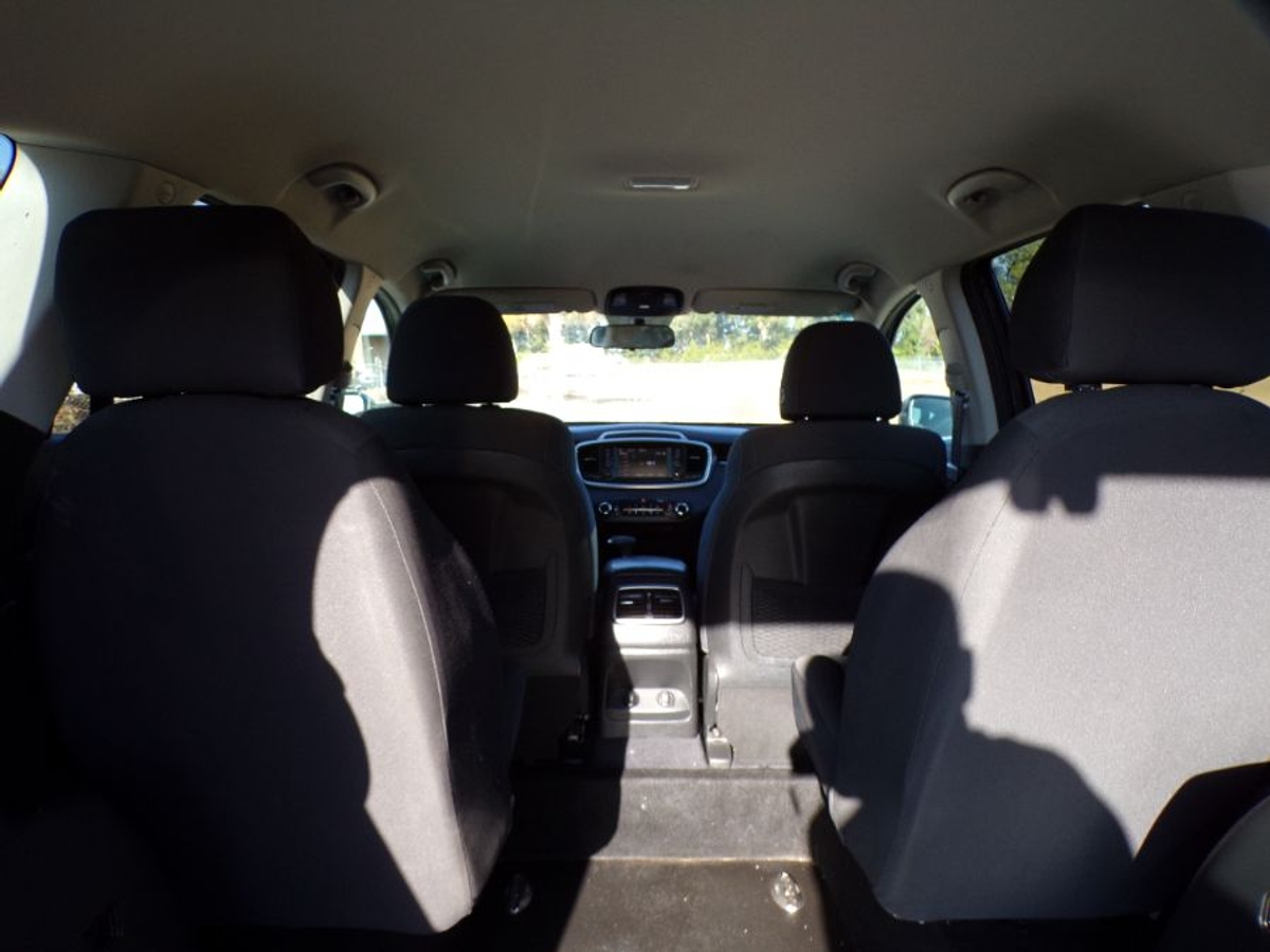 2020 KIA SORENTO - Image 17