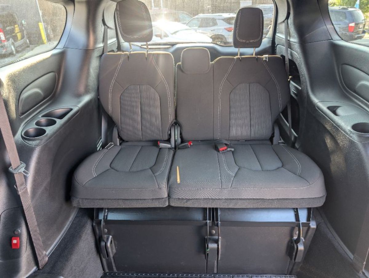 2023 CHRYSLER PACIFICA - Image 4