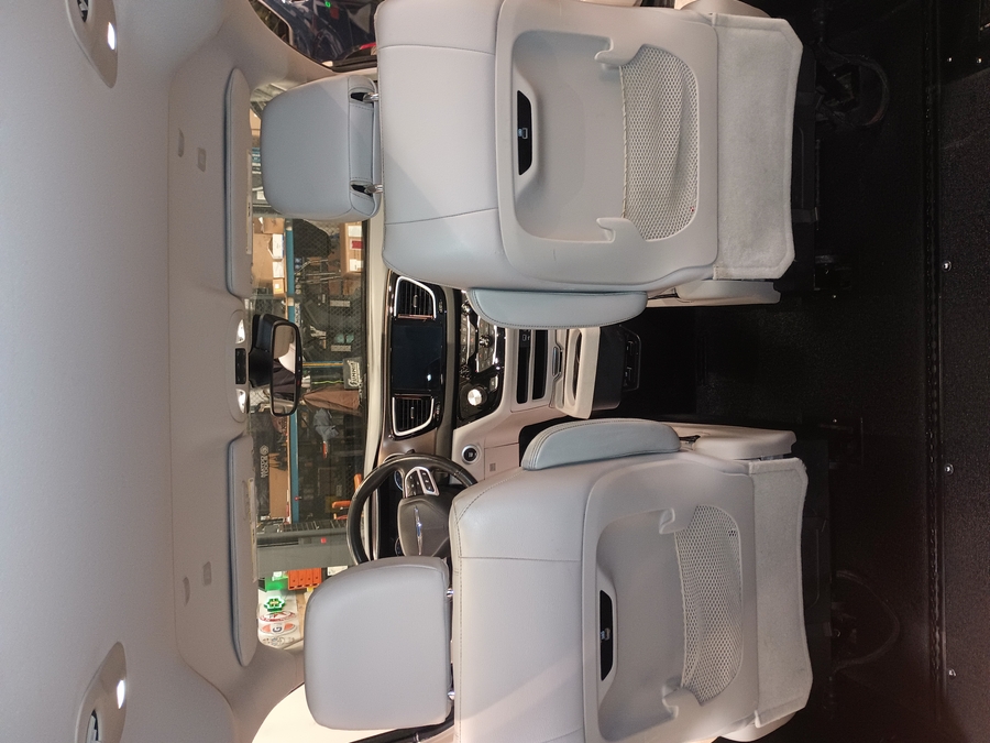 Grey Chrysler Pacifica image number 10