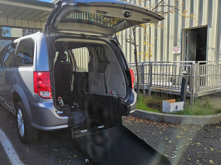 Used 2019 Dodge Grand Caravan SXT - International Mobility Rear Entry Entry Fold Out Manual Ramp