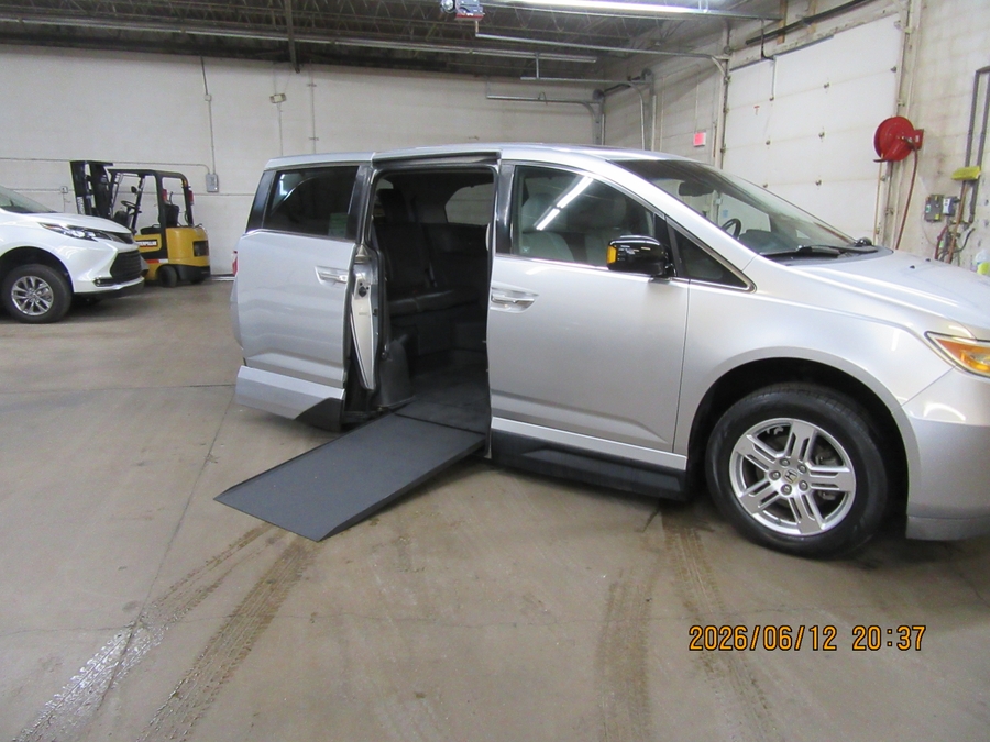 Silver Honda Odyssey with Side Entry Automatic In Floor ramp