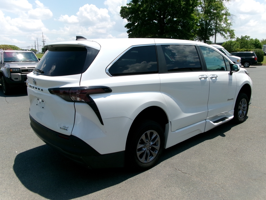 2023 Toyota Sienna XLE - Photo 7