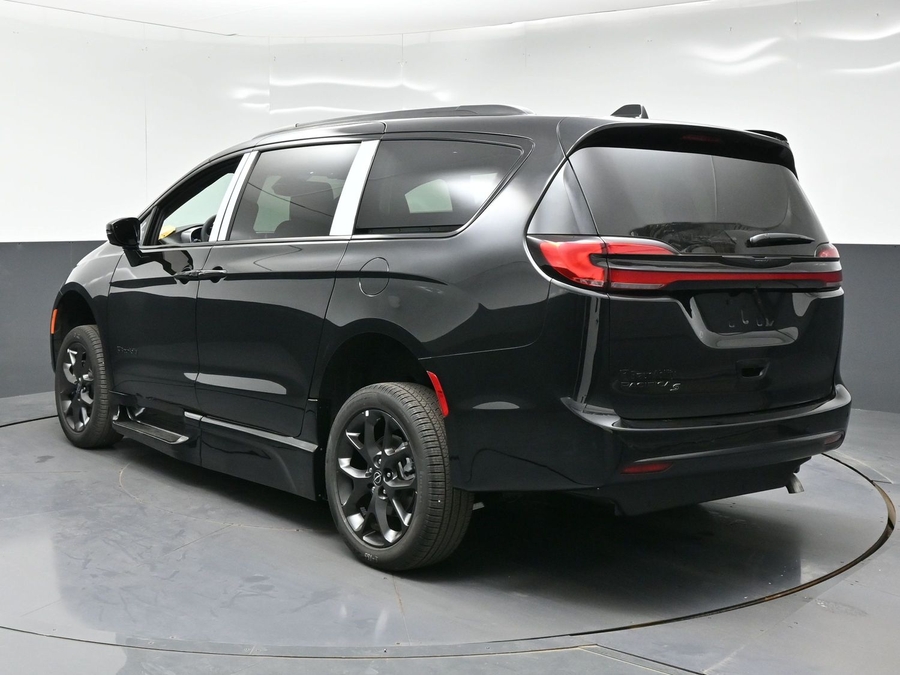 New 2026 Chrysler Pacifica Select Sport - BraunAbility Side Entry Fold Out Automatic Ramp
