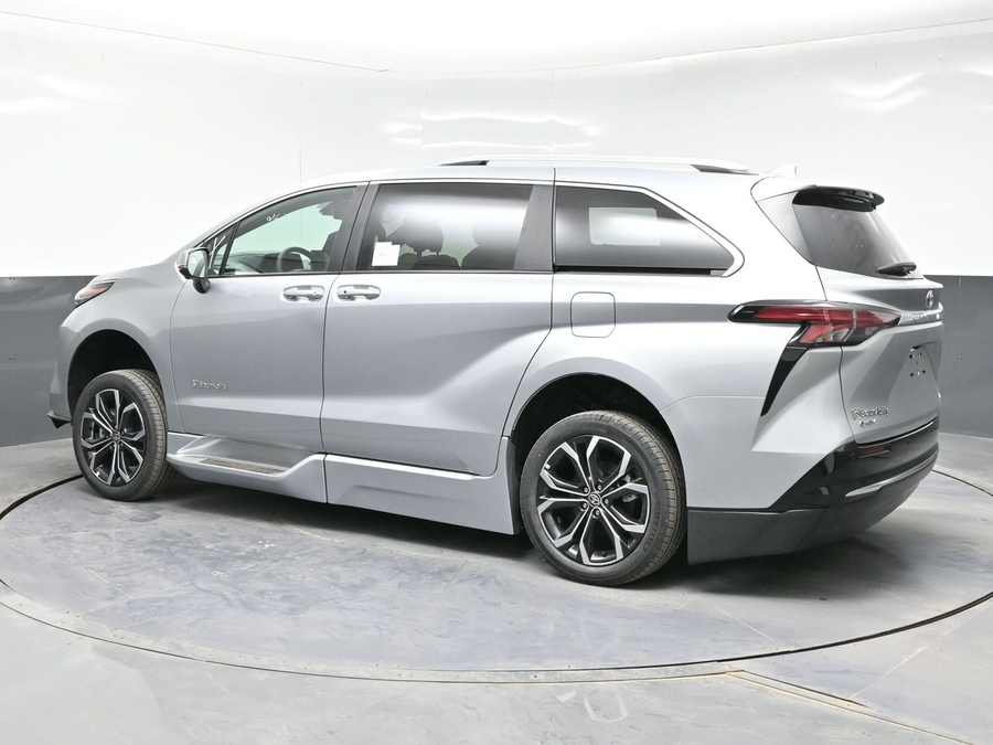 New 2025 Toyota Sienna Hybrid Platinum - BraunAbility Side Entry Entry In Floor Automatic Ramp