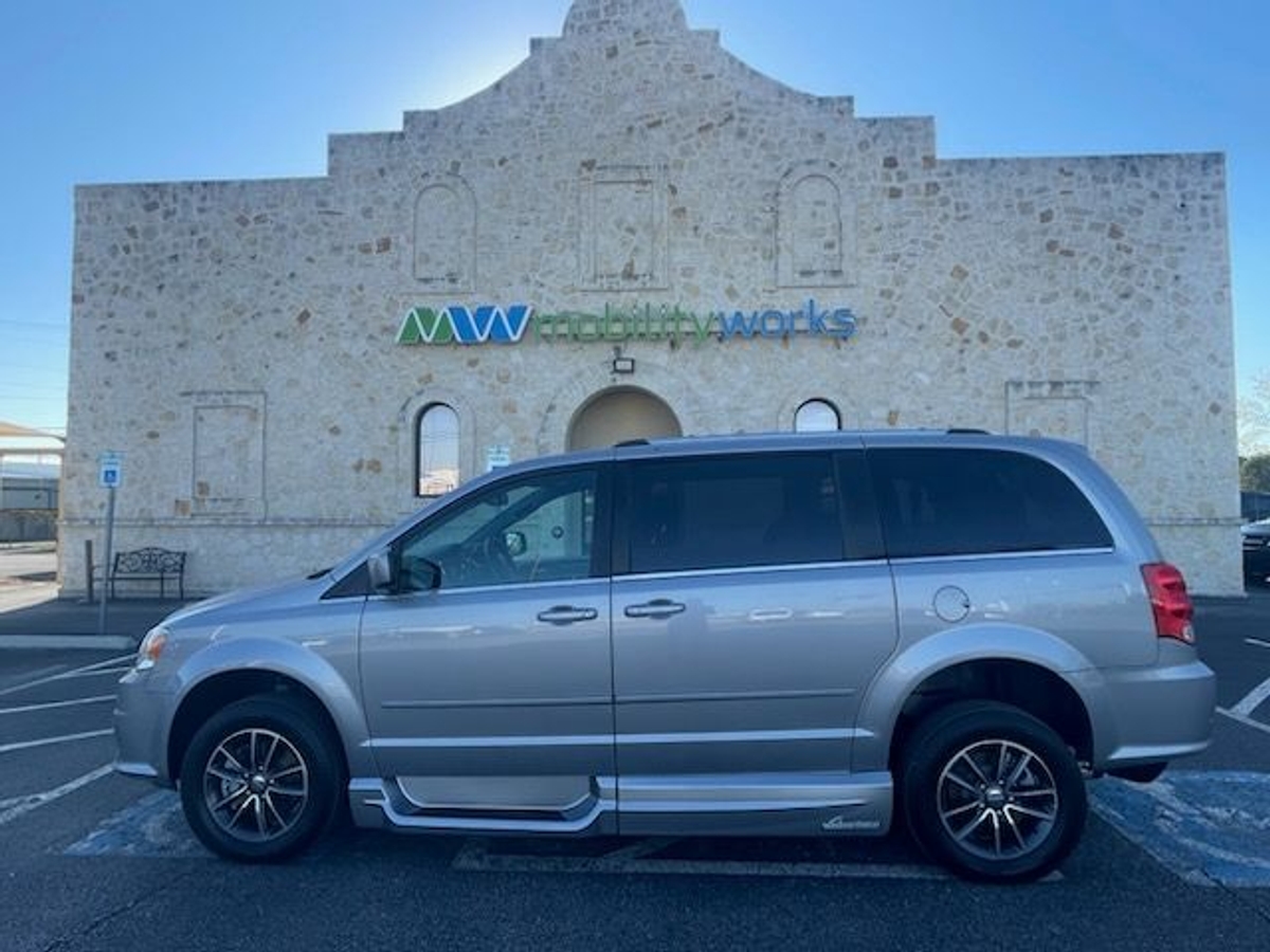 2017 Dodge Grand Caravan SXT's photo