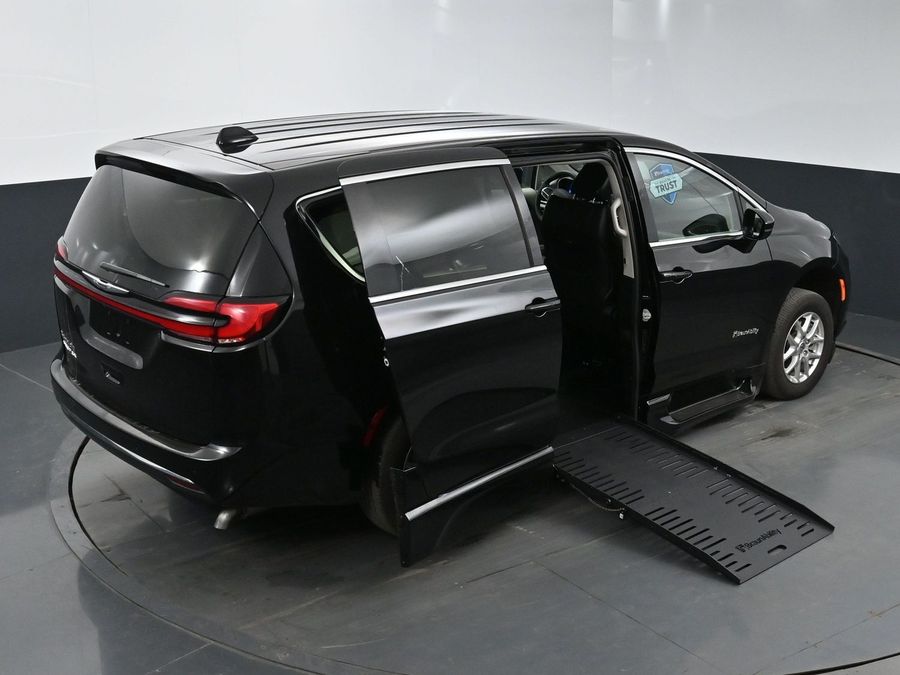 Used 2024 Chrysler Pacifica Touring L - BraunAbility Side Entry Entry Fold Out Automatic Ramp