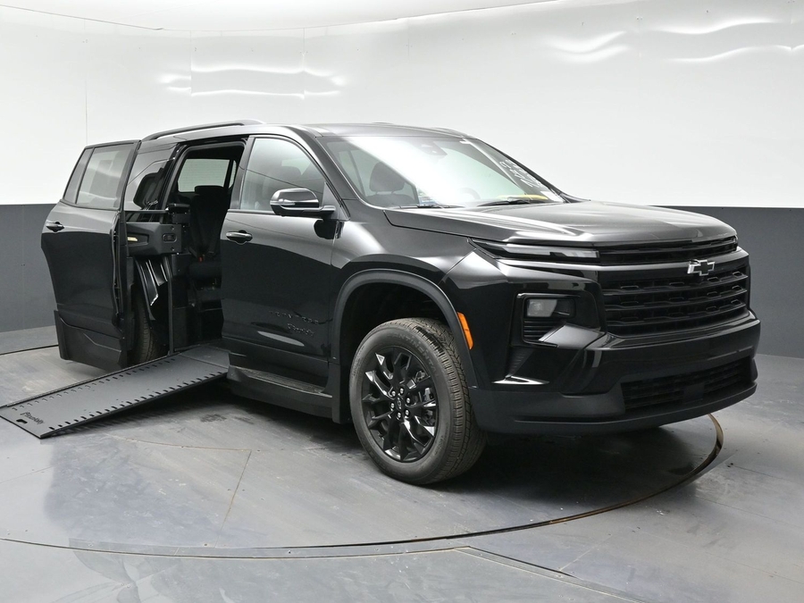 New 2026 Chevrolet Traverse 1LT Midnight - BraunAbility Side Entry In Floor Automatic Ramp