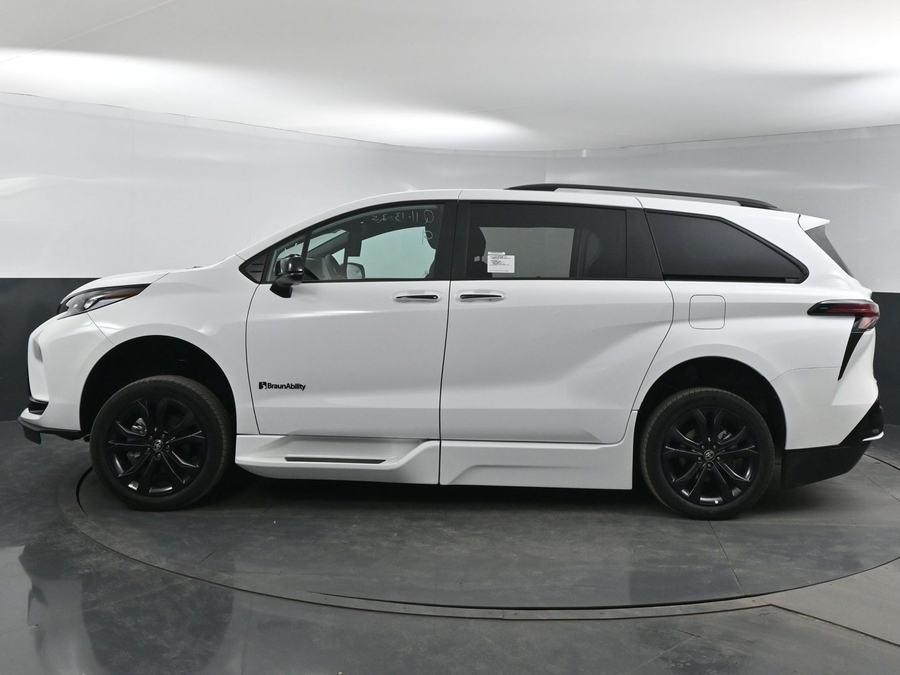New 2025 Toyota Sienna Hybrid XSE Sport - BraunAbility Side Entry Entry Fold Out Automatic Ramp