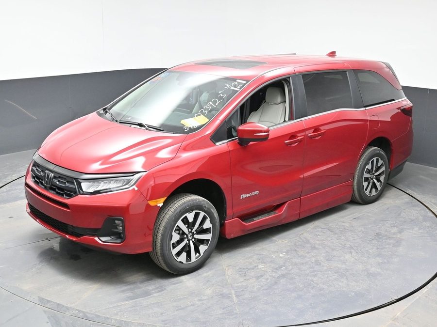 Red Honda Odyssey image number 23