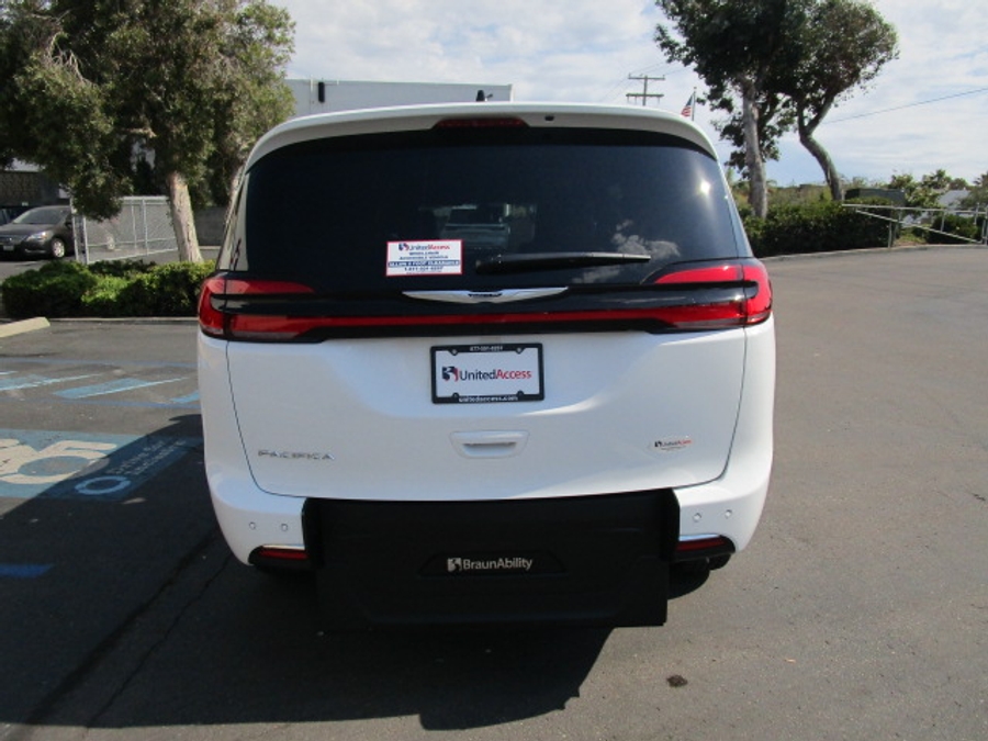 New 2025 Chrysler Pacifica Select Safety - BraunAbility Rear Entry Entry Fold Out Manual Ramp