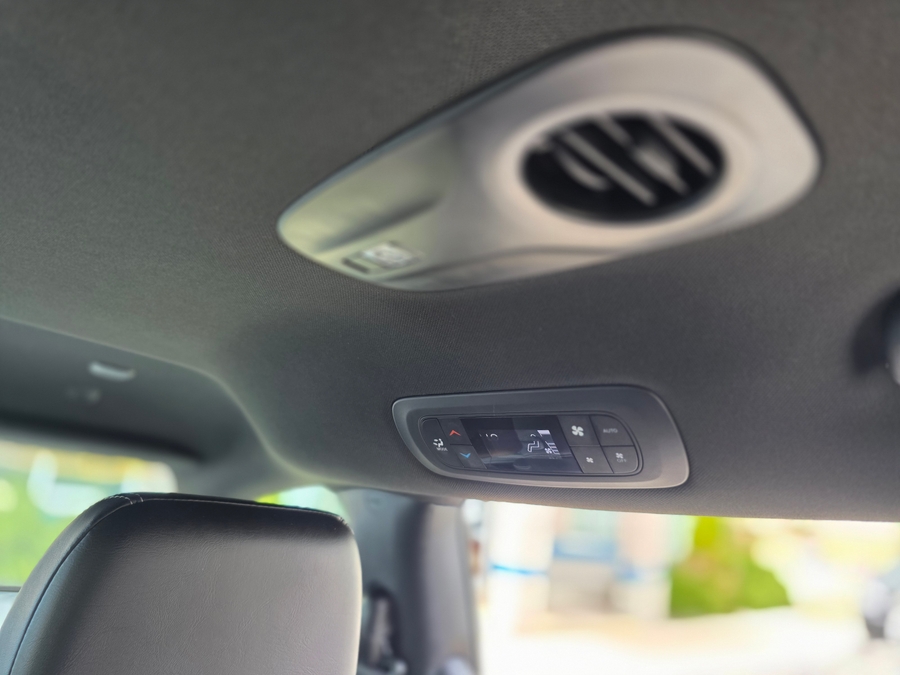 Grey Chrysler Pacifica image number 13