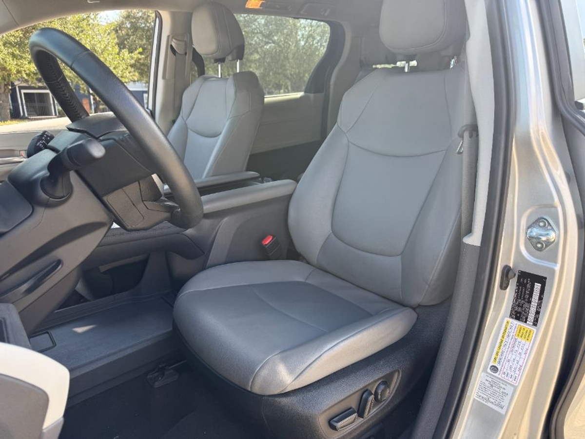 2024 TOYOTA SIENNA - Image 9