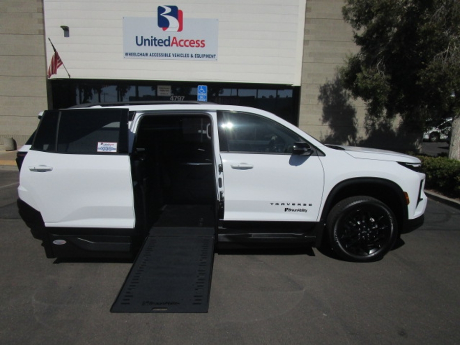 New 2026 Chevrolet Traverse 1LT Midnight - BraunAbility Side Entry In Floor Automatic Ramp