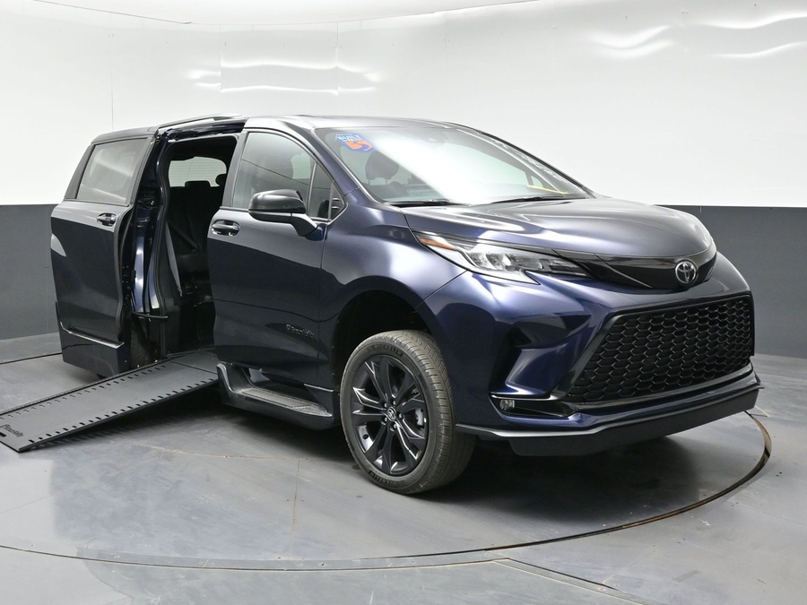 New 2026 Toyota Sienna Hybrid XSE Sport - BraunAbility Side Entry In Floor Automatic Ramp