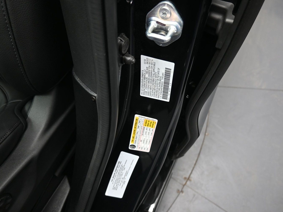 Black Honda Odyssey image number 13