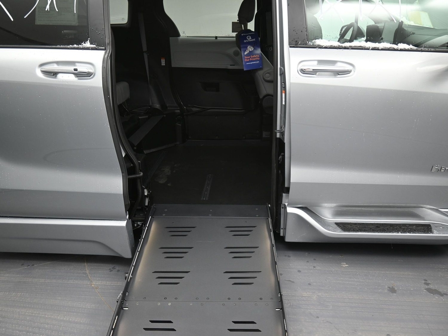 New 2025 Toyota Sienna Hybrid XLE Plus - BraunAbility Side Entry Entry Fold Out Automatic Ramp