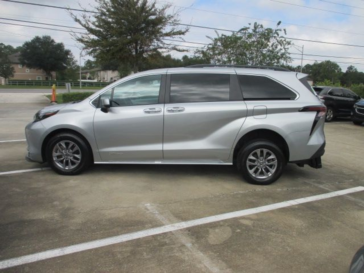 2024 TOYOTA SIENNA - Image 13