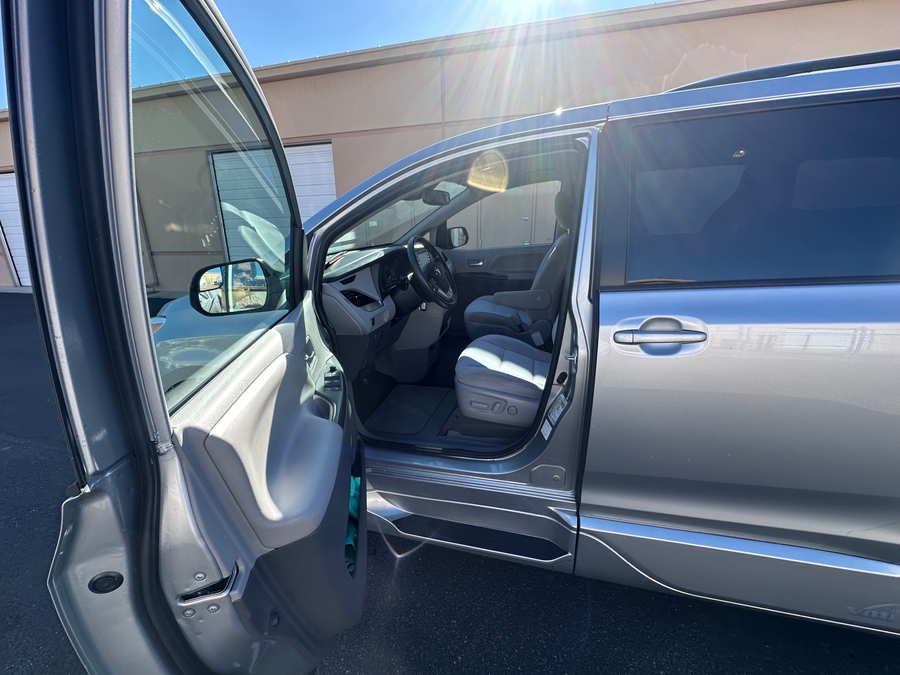 Used 2020 Toyota Sienna LE - VMI Side Entry Entry In Floor Automatic Ramp