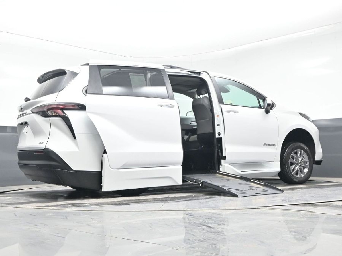 2025 TOYOTA SIENNA - Image 22