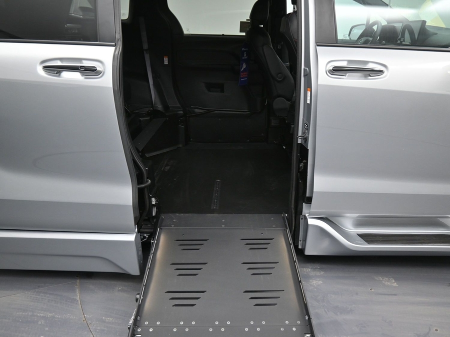New 2025 Toyota Sienna Hybrid XSE Sport - BraunAbility Side Entry Entry Fold Out Automatic Ramp
