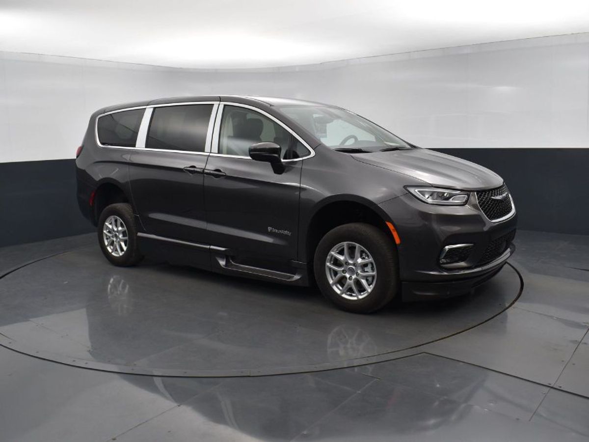 Grey Chrysler Pacifica image number 8