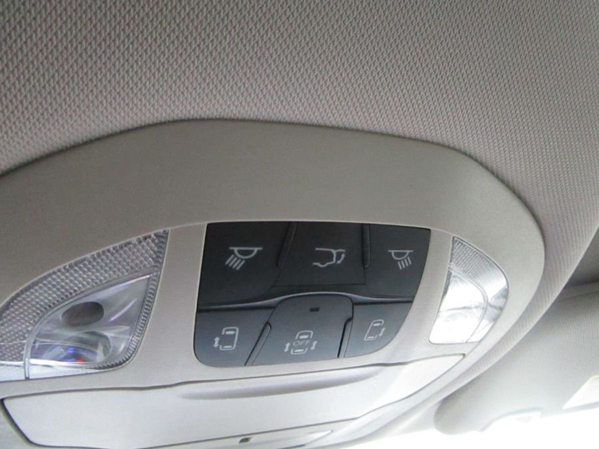 Número de imagen rojo Chrysler Pacifica 13