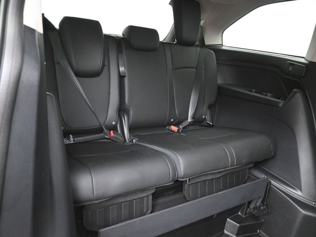 Black Honda Odyssey image number 4
