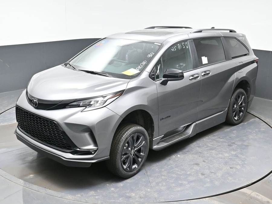 New 2026 Toyota Sienna Hybrid XSE Sport - BraunAbility Side Entry Entry Fold Out Automatic Ramp