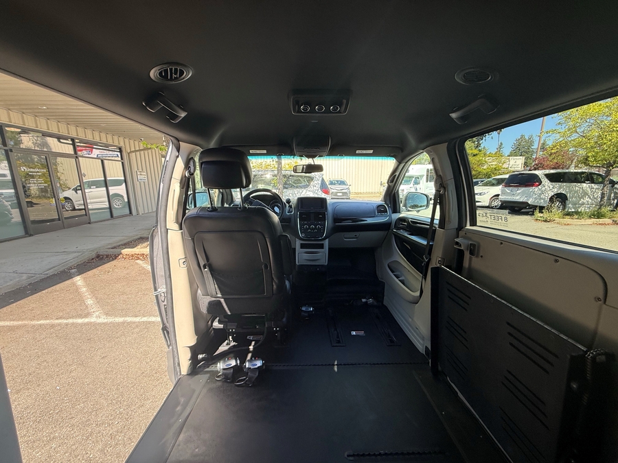 Used 2017 DODGE GRAND CARAVAN SXT - BraunAbility Side Entry Entry Fold Out Automatic Ramp