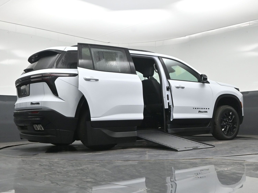 New 2026 Chevrolet Traverse 1LT Midnight - BraunAbility Side Entry In Floor Automatic Ramp