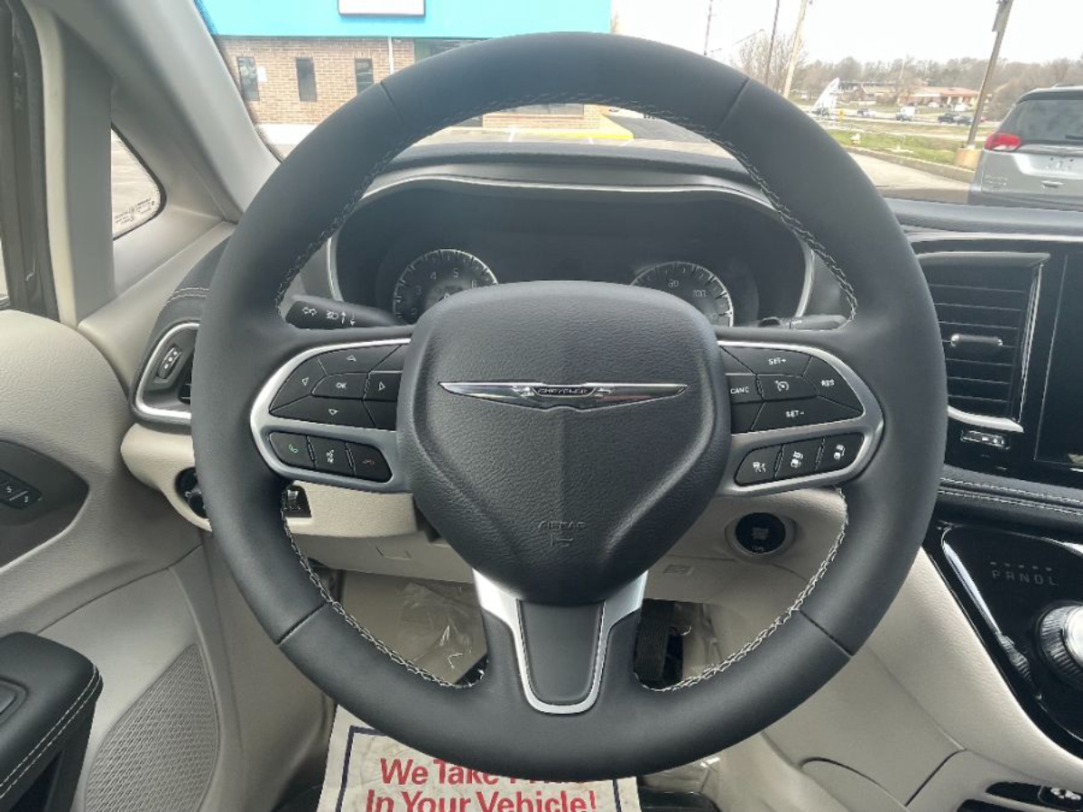 2023 CHRYSLER PACIFICA - Image 8